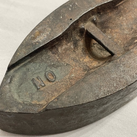 Antique sad iron head great condition - Picture 2 of 6